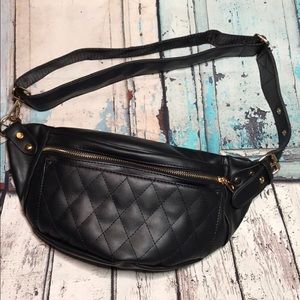 Black fanny pack